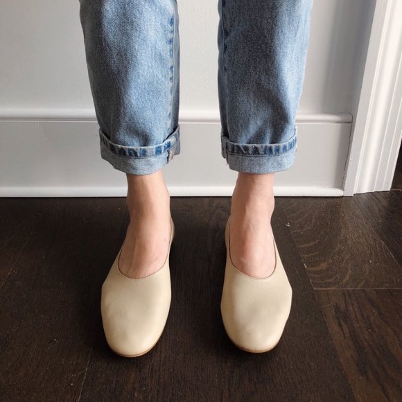 Everlane Shoes - Everlane ivory leather Day Glove flats worn once